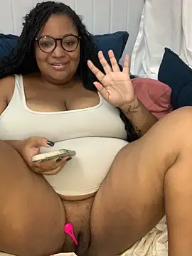 Snapshot of SweetLizzyBBW chatting on May 10, 10:48 pm SweetLizzyBBW online show from May 10, 10:48 pm