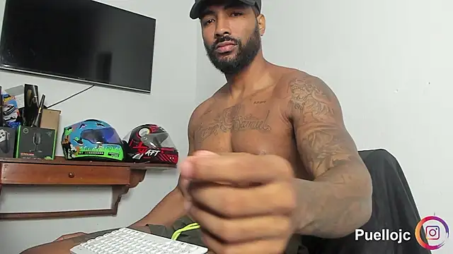 Snapshot of Xander_Str0ng chatting on February 9, 12:42 pm Xander Str0ng online show from February 9, 12:42 pm