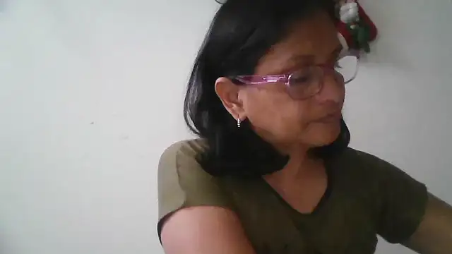 Snapshot of titssmall123 chatting on January 7, 12:18 pm titssmall123 online show from January 7, 12:18 pm