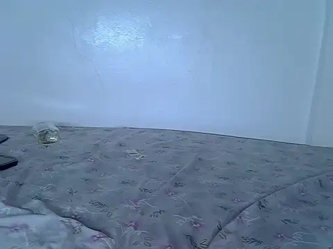 Snapshot of laetitia_ chatting on February 8, 7:12 am laetitia online show from February 8, 7:12 am