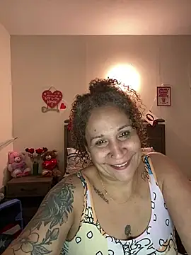 Snapshot of ladycreamypr2 chatting on February 10, 6:06 am ladycreamypr2 online show from February 10, 6:06 am