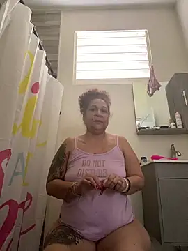 Snapshot of ladycreamypr2 chatting on February 23, 6:16 pm ladycreamypr2 online show from February 23, 6:16 pm