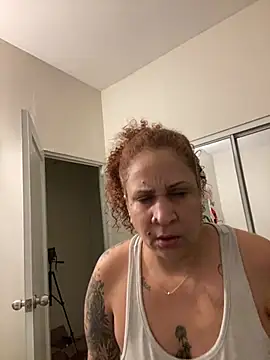 Snapshot of ladycreamypr2 chatting on February 25, 5:06 am ladycreamypr2 online show from February 25, 5:06 am