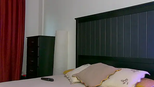 Yanira Muslim online show from April 12, 4:06 am