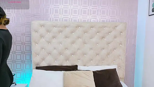 Sara Desire online show from October 4, 12:25 pm