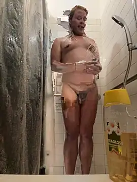 Snapshot of allissonw13 chatting on October 26, 8:31 am allissonw13 online show from October 26, 8:31 am