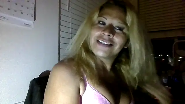 Snapshot of allissonw13 chatting on July 13, 6:16 am allissonw13 online show from July 13, 6:16 am