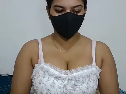 Snapshot of sparkling_queen chatting on March 9, 2:07 am sparkling queen online show from March 9, 2:07 am