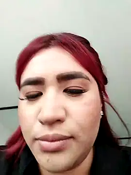 Snapshot of EmaGw chatting on February 14, 1:19 pm EmaGw online show from February 14, 1:19 pm