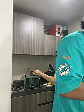 dakota le online show from April 9, 2:00 am