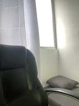 dakota le online show from April 16, 3:24 pm