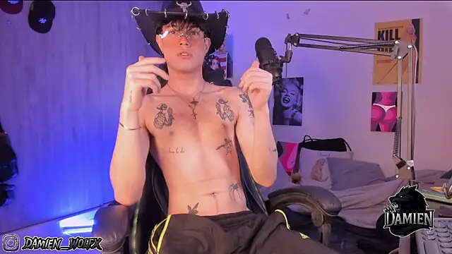 cinnamon boyxxx online show from November 13, 3:49 am