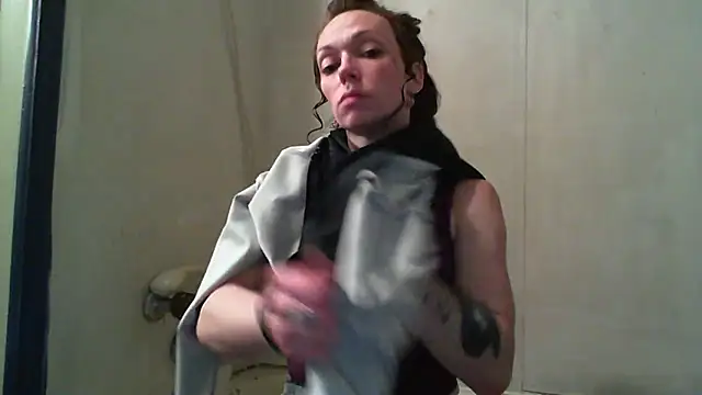 Snapshot of Genevieve143 chatting on February 26, 8:04 am Genevieve143 online show from February 26, 8:04 am