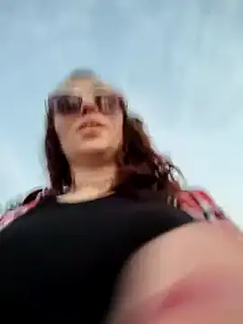 Snapshot of Genevieve143 chatting on March 7, 12:37 am Genevieve143 online show from March 7, 12:37 am