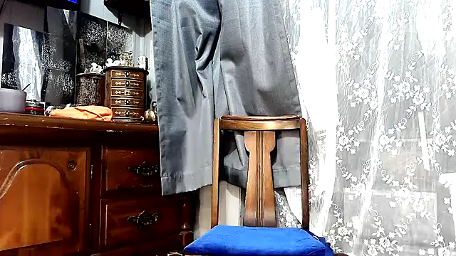 Genevieve143 online show from April 17, 8:56 pm