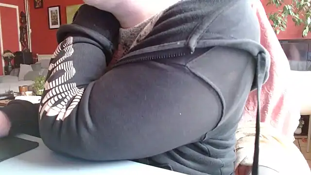 cruellaculdenfer67 online show from April 2, 1:09 pm