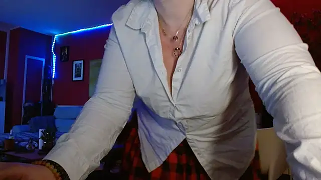 cruellaculdenfer67 online show from April 7, 11:48 pm