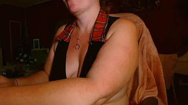 cruellaculdenfer67 online show from July 7, 9:52 pm