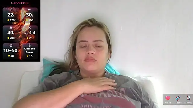 Snapshot of saramartinez1000 chatting on February 10, 3:32 pm saramartinez1000 online show from February 10, 3:32 pm