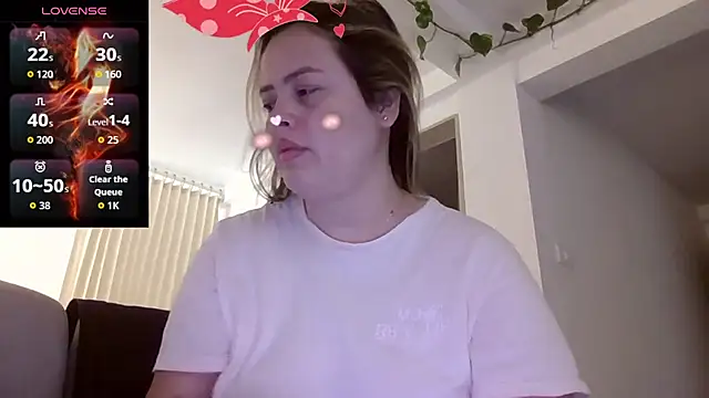 Snapshot of saramartinez1000 chatting on September 14, 3:33 pm saramartinez1000 online show from September 14, 3:33 pm