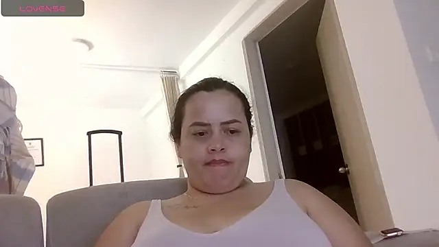 Snapshot of saramartinez1000 chatting on June 3, 2:33 pm saramartinez1000 online show from June 3, 2:33 pm