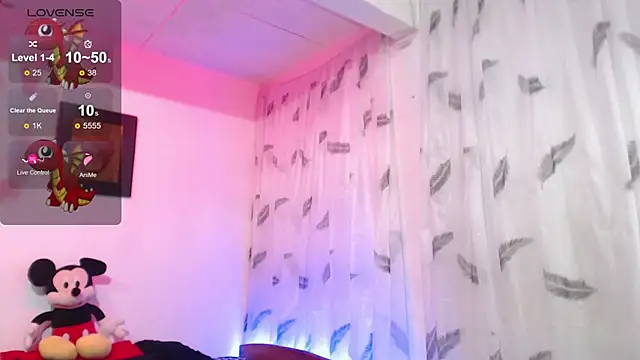 Snapshot of tania_060101 chatting on January 22, 3:29 pm tania 060101 online show from January 22, 3:29 pm