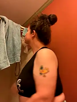 Snapshot of velvetta_ chatting on December 1, 5:13 pm velvetta online show from December 1, 5:13 pm