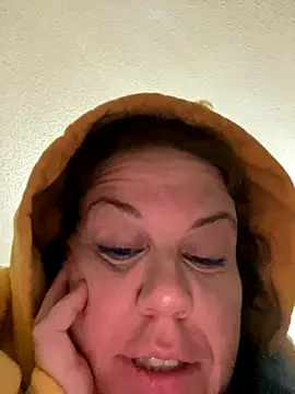 Snapshot of velvetta_ chatting on October 11, 7:18 am velvetta online show from October 11, 7:18 am