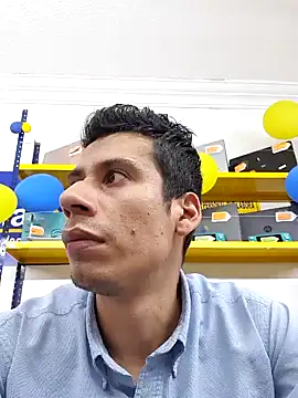 Snapshot of josehot151515 chatting on December 19, 12:13 am josehot151515 online show from December 19, 12:13 am