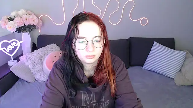 Mini Diva online show from November 16, 9:04 am