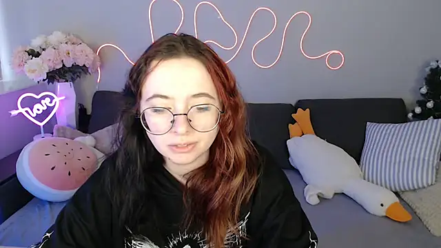 Mini Diva online show from February 17, 9:06 am