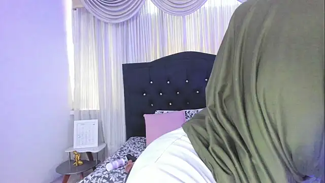 Snapshot of Uzra_hayed chatting on February 14, 3:53 pm Uzra hayed online show from February 14, 3:53 pm