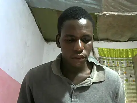 Snapshot of Bigras0011 chatting on October 9, 3:15 am Bigras0011 online show from October 9, 3:15 am