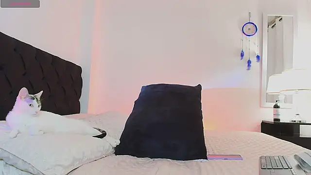 Snapshot of MeganLorensx chatting on February 9, 1:22 am MeganLorensx online show from February 9, 1:22 am