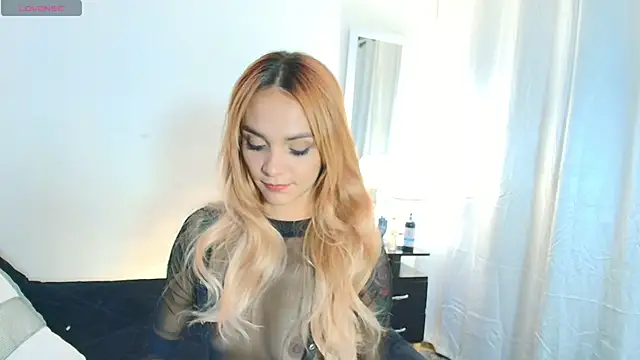 Snapshot of MeganLorensx chatting on October 16, 9:49 pm MeganLorensx online show from October 16, 9:49 pm