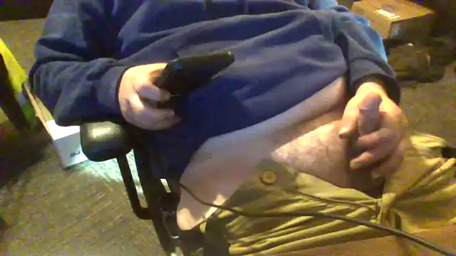 Snapshot of daddysmalldick502 chatting on April 13, 2:00 pm daddysmalldick502 online show from April 13, 2:00 pm