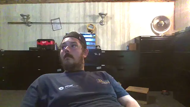 Snapshot of daddysmalldick502 chatting on April 23, 3:25 pm daddysmalldick502 online show from April 23, 3:25 pm