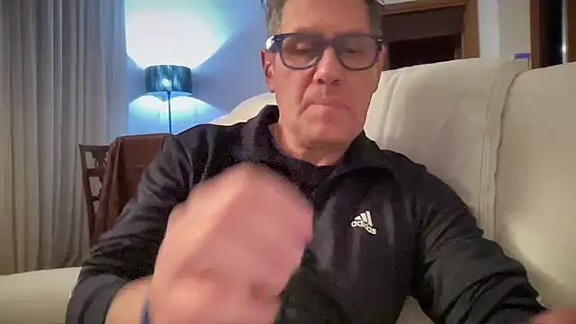 Snapshot of Britmi chatting on March 5, 6:04 pm Britmi online show from March 5, 6:04 pm