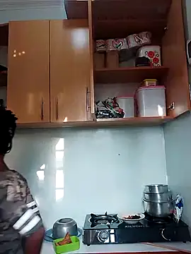 LOVELY-2BERRY online show from March 18, 4:37 am