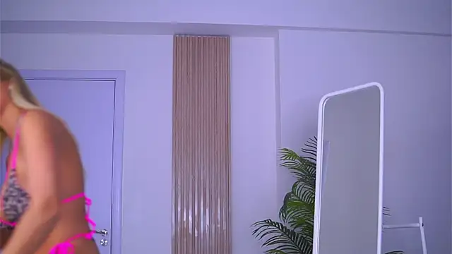 LovingBlondie online show from February 3, 4:46 am