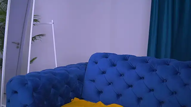 LovingBlondie online show from February 3, 10:58 am