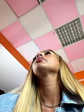 LovingBlondie online show from January 17, 3:33 am