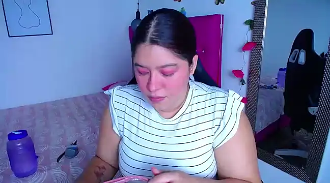 Snapshot of littleflower4you chatting on February 26, 7:16 pm littleflower4you online show from February 26, 7:16 pm