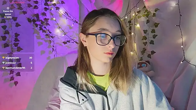 Snapshot of monlight__dana chatting on December 2, 2:30 pm monlight dana online show from December 2, 2:30 pm