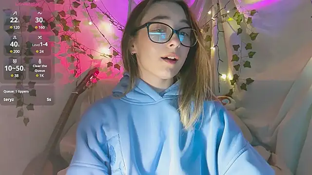 Snapshot of monlight__dana chatting on December 9, 3:44 pm monlight dana online show from December 9, 3:44 pm