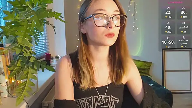 Snapshot of monlight__dana chatting on December 23, 1:35 pm monlight dana online show from December 23, 1:35 pm