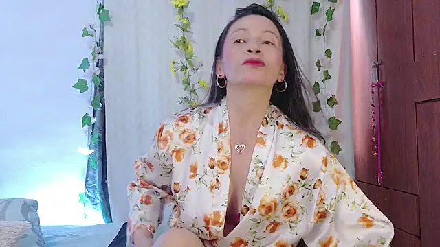 Snapshot of cattaleya1476 chatting on July 11, 9:27 pm cattaleya1476 online show from July 11, 9:27 pm