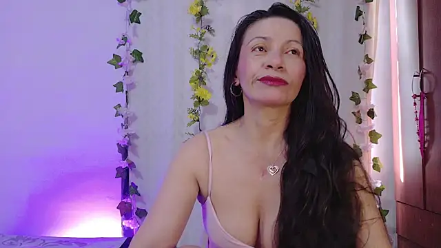 Snapshot of cattaleya1476 chatting on July 16, 8:15 pm cattaleya1476 online show from July 16, 8:15 pm