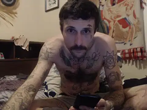 Snapshot of hungandtatted666 chatting on January 7, 9:46 pm hungandtatted666 online show from January 7, 9:46 pm