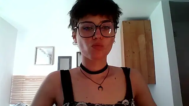 Snapshot of sarah_perfect chatting on March 1, 3:25 pm sarah perfect online show from March 1, 3:25 pm